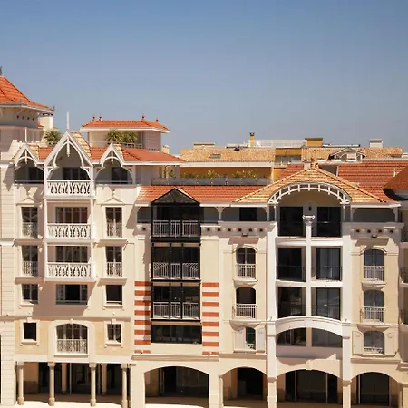 Ξενοδοχείο με διαμερίσματα Residhome Plazza 4*