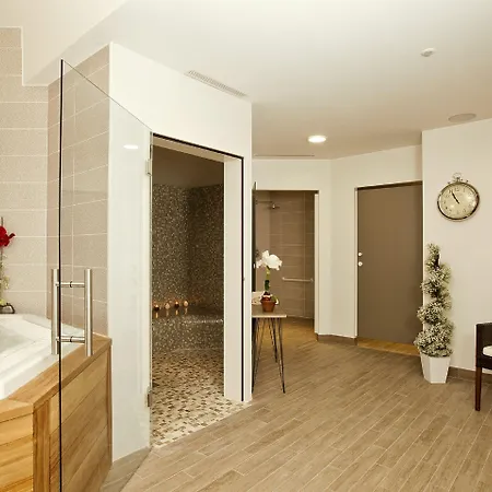 Ξενοδοχείο με διαμερίσματα Residhome Plazza Αρασόν