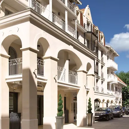 Ξενοδοχείο με διαμερίσματα Residhome Plazza Αρασόν