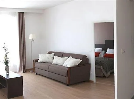 Ξενοδοχείο με διαμερίσματα Residhome Plazza 4*